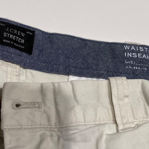 J. Crew 7" Stretch  Chino Flat Front Shorts in Cream - Picture 2 of 3